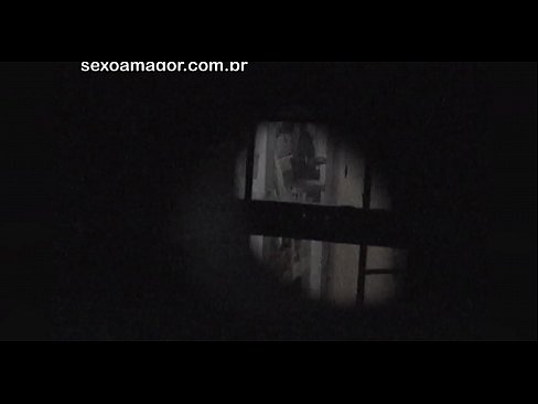 ❤️ Blondie blir i hemmelighet filmet av en nabolagsvoyeur gjemt bak hule murstein ️❌ Pornovideo ved no.nomescriativos.top ❌